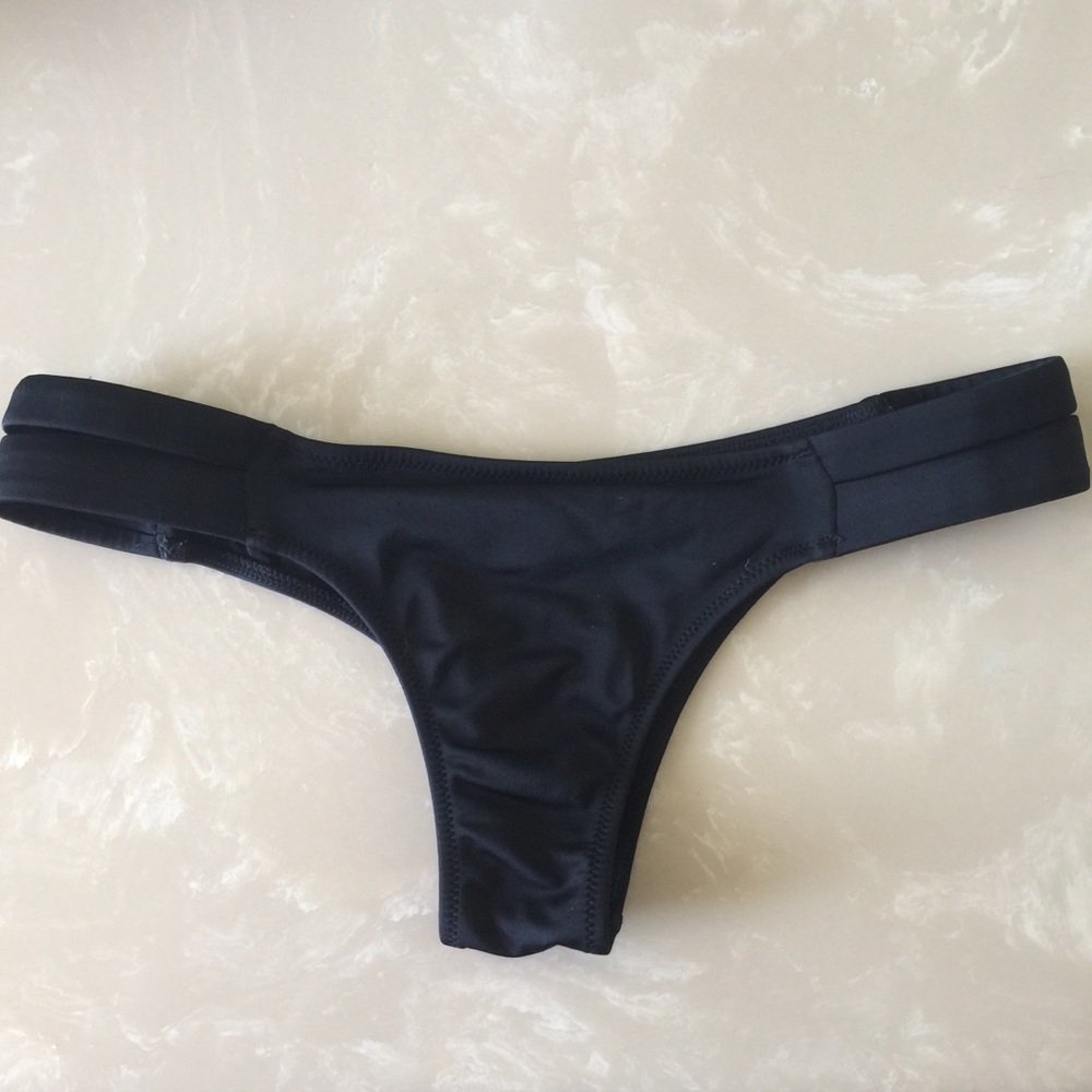 Cheeky bikini bottoms